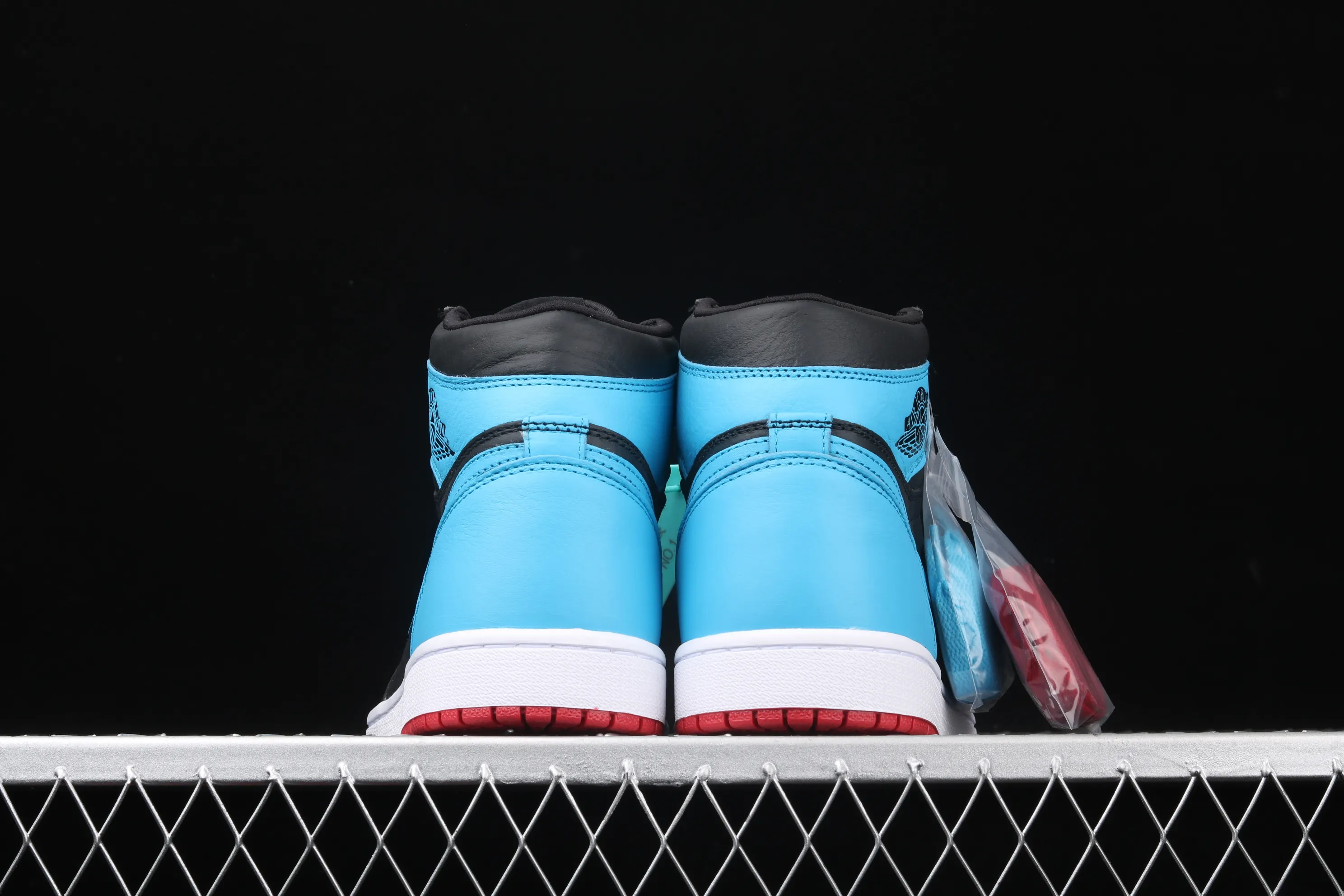 All categories Air Jordan Jordan series basketball shoes Air Jordan 1 High Air Jordan 1 High OG "UNC To Chicago" AJ1 Joe 1 police light 2.0 CD0461-046